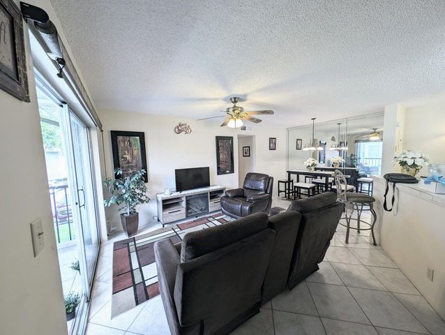 7515 S Oriole Boulevard 203, Delray Beach, FL 33446