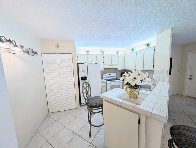 7515 S Oriole Boulevard 203, Delray Beach, FL 33446