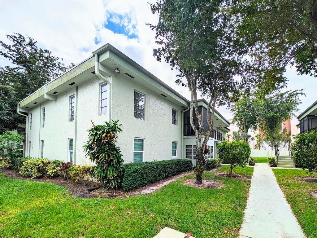 7515 S Oriole Boulevard 203, Delray Beach, FL 33446