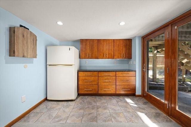 55 Hill St, Lakeville, MA 02347