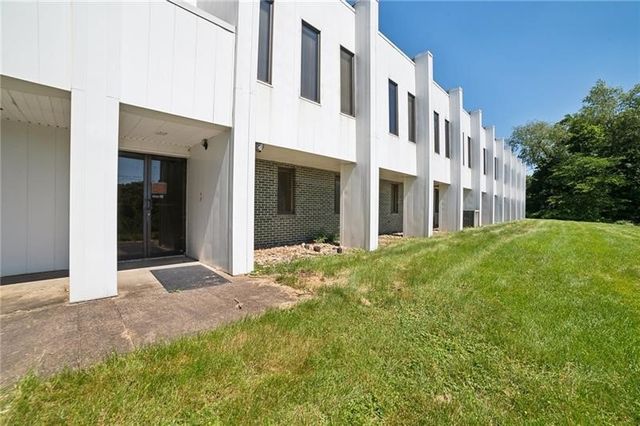 520 Pleasant Valley Rd, Trafford, PA 15085