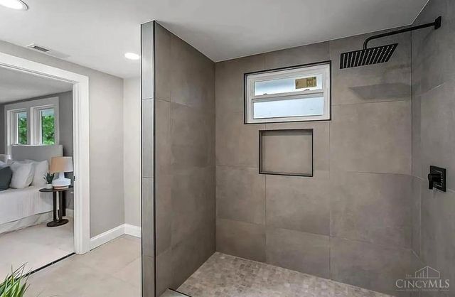 5811 Bramble Avenue, Cincinnati, OH 45227