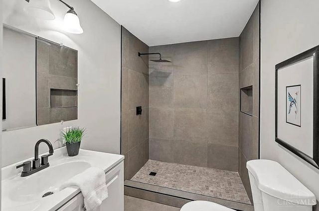 5811 Bramble Avenue, Cincinnati, OH 45227