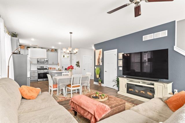 920 Foxwalk DRIVE, Waterford, WI 53185