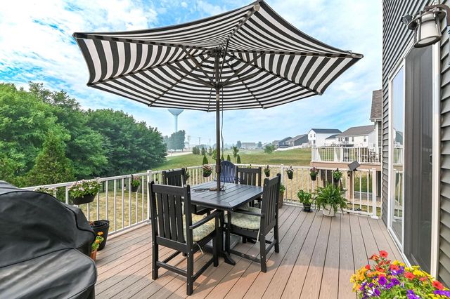 920 Foxwalk DRIVE, Waterford, WI 53185