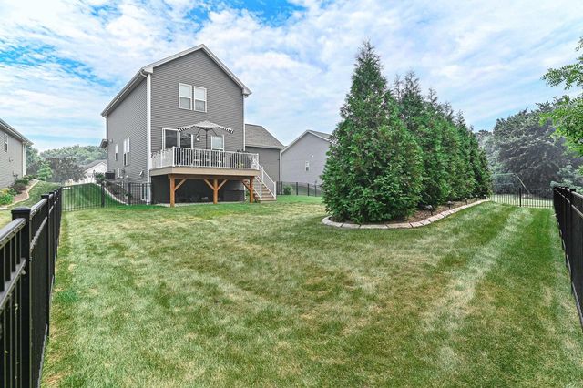 920 Foxwalk DRIVE, Waterford, WI 53185