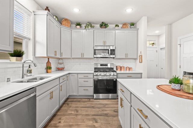 920 Foxwalk DRIVE, Waterford, WI 53185