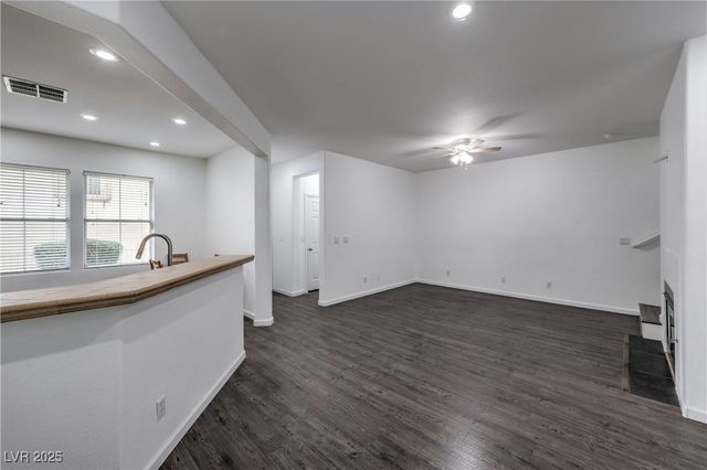 1044 Creeping Zinnia Court, Las Vegas, NV 89138