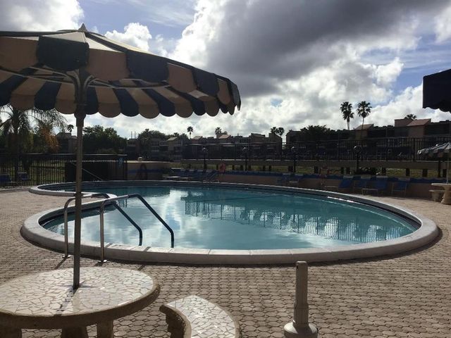 7300 Lake Cir Drive 202, Margate, FL 33063