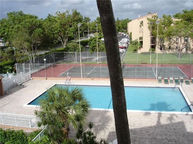 7300 Lake Cir Drive 202, Margate, FL 33063