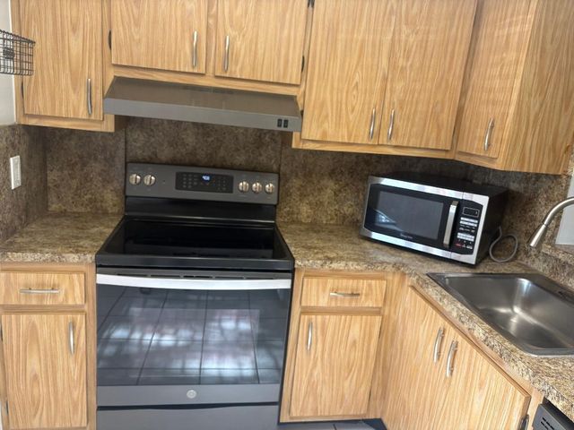 7300 Lake Cir Drive 202, Margate, FL 33063