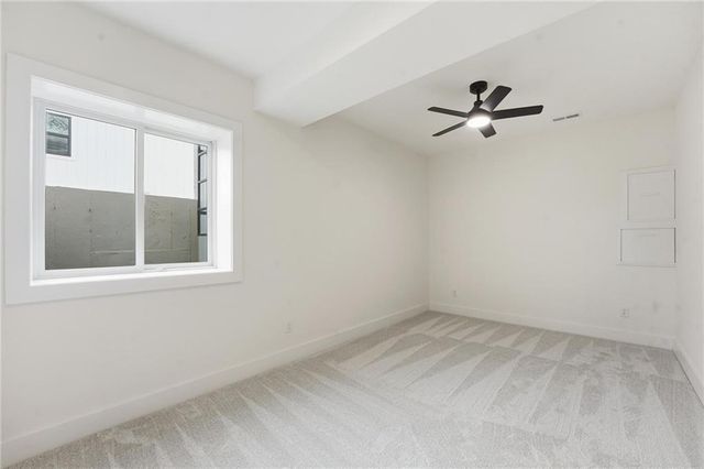 8215 NW 89th Terrace, Kansas City, MO 64153