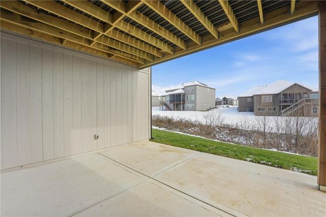 8215 NW 89th Terrace, Kansas City, MO 64153