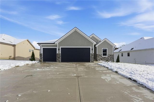 8215 NW 89th Terrace, Kansas City, MO 64153