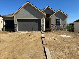 8215 NW 89th Terrace, Kansas City, MO 64153