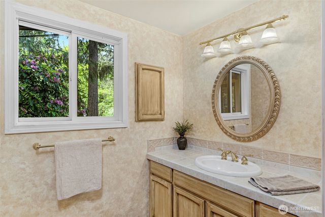 5204 178th Avenue E, Lake Tapps, WA 98391