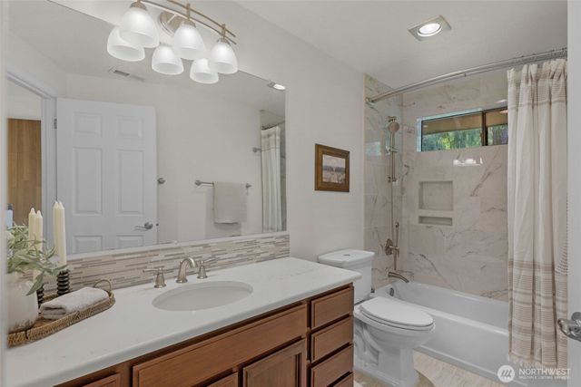 5204 178th Avenue E, Lake Tapps, WA 98391