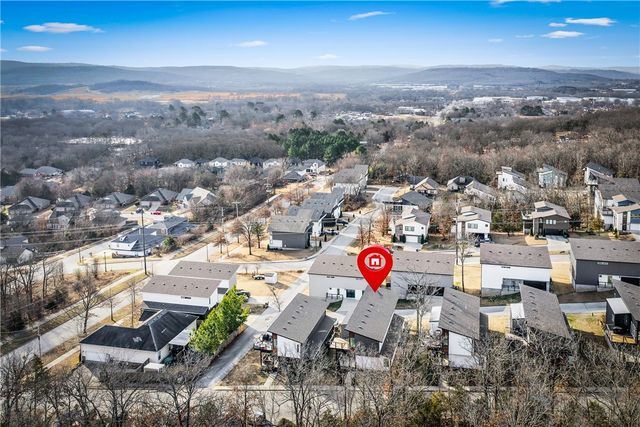 1757 E Paddock Road, Fayetteville, AR 72701