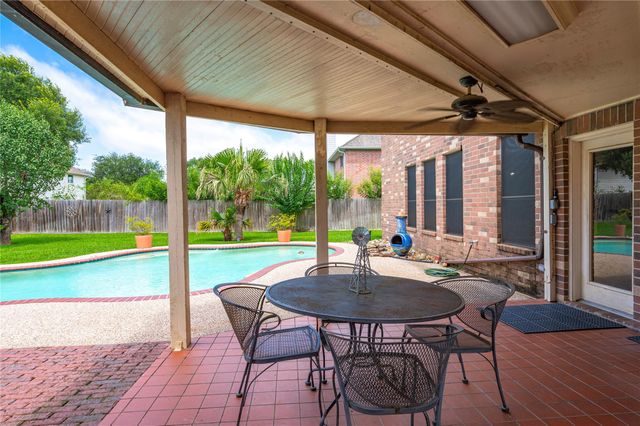 1707 Pensacola Lane, Friendswood, TX 77546