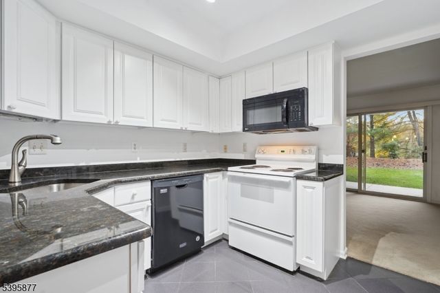 9 Stone Run Rd 9, Bedminster Twp., NJ 07921