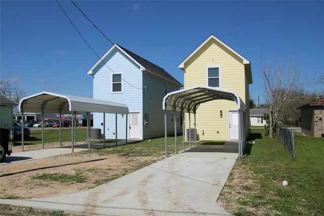 919 N Avenue C, Freeport, TX 77541