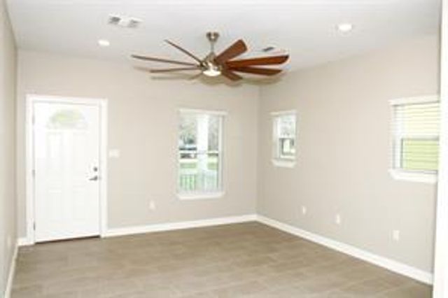 919 N Avenue C, Freeport, TX 77541