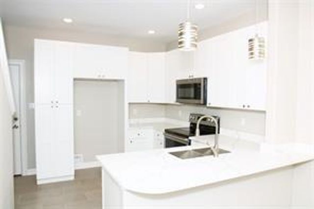 919 N Avenue C, Freeport, TX 77541