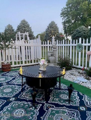 8507 Applegate Village Dr, Louisville, KY 40219
