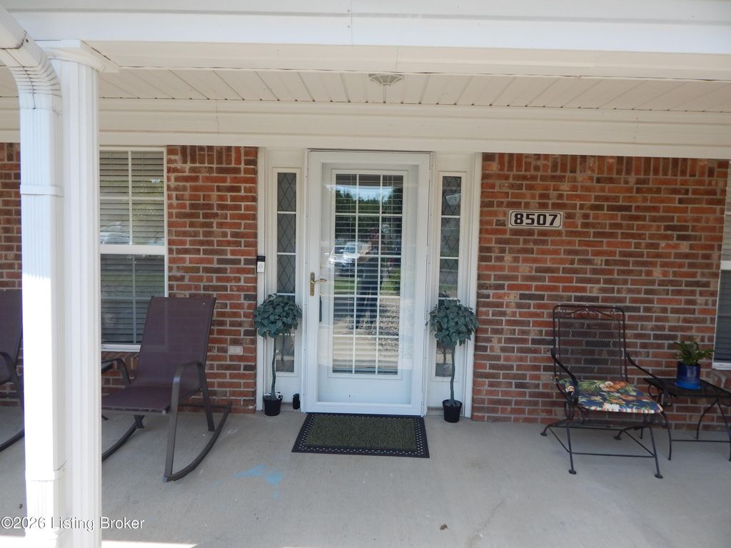 8507 Applegate Village Dr, Louisville, KY 40219