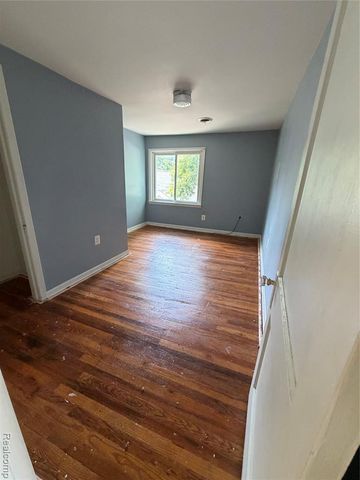 317 E Maplehurst Street, Ferndale, MI 48220