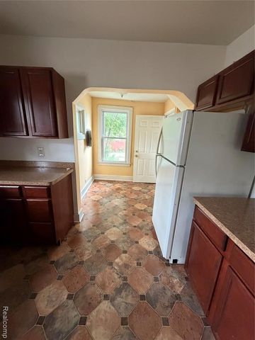 317 E Maplehurst Street, Ferndale, MI 48220