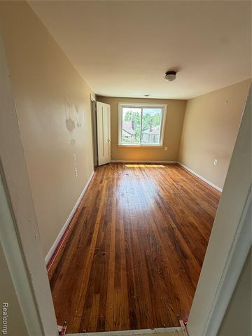 317 E Maplehurst Street, Ferndale, MI 48220