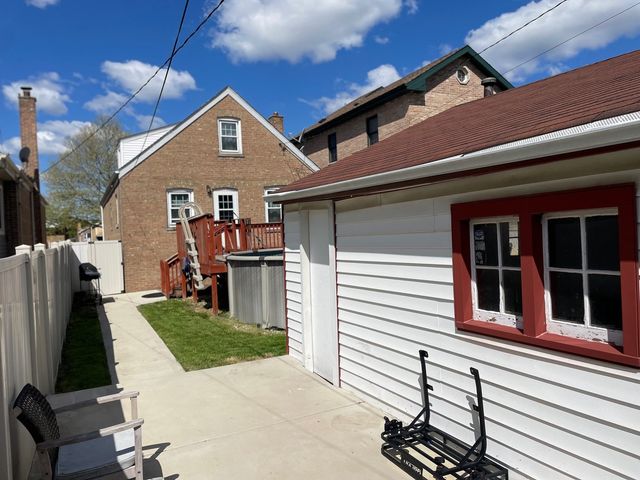 5711 S Menard Avenue, Chicago, IL 60638