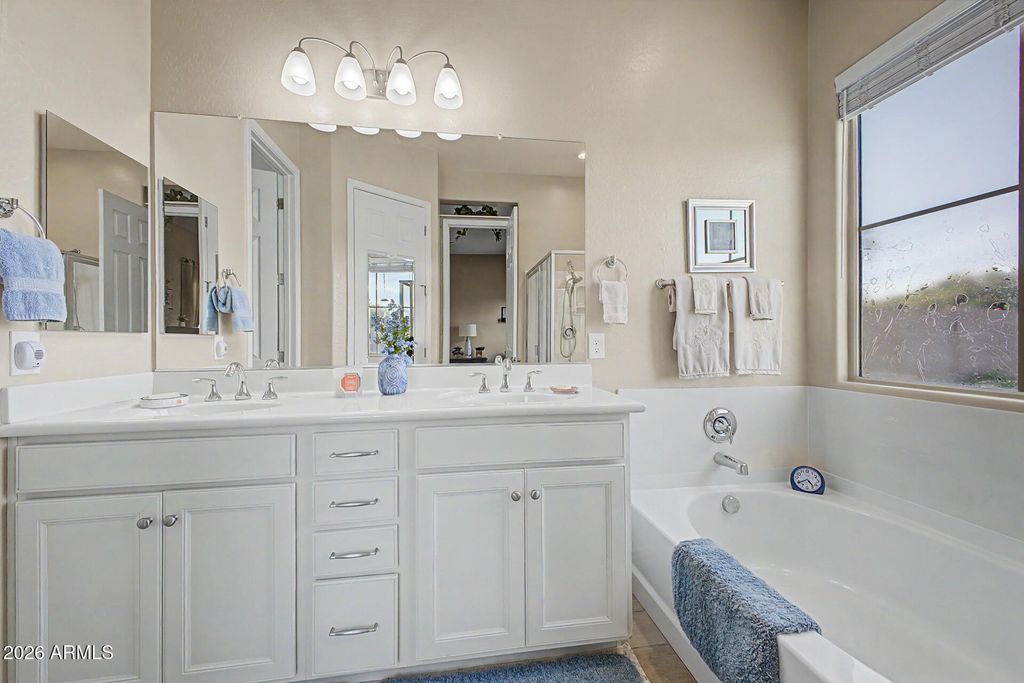 Image 15 of property listing at 3100 E MAHOGANY Place, Chandler, AZ 85249