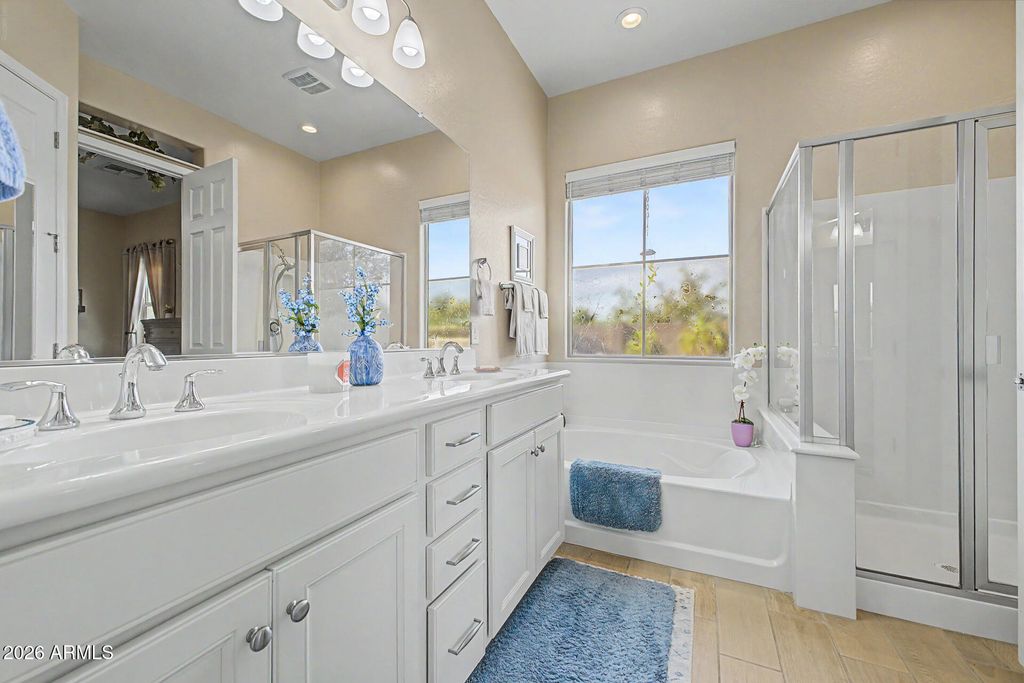 Image 16 of property listing at 3100 E MAHOGANY Place, Chandler, AZ 85249