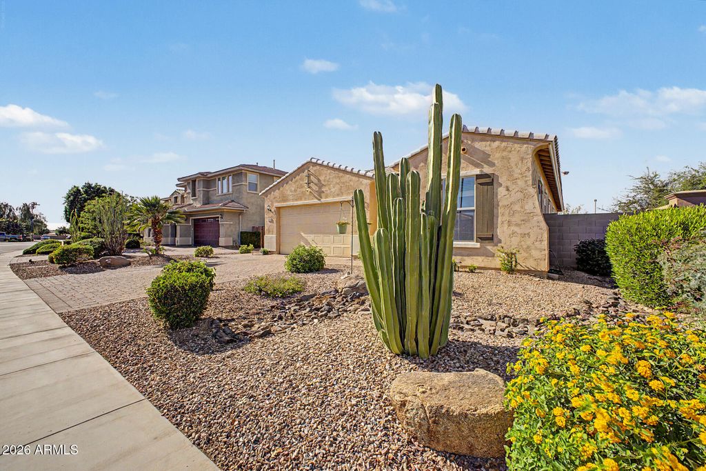 Image 3 of property listing at 3100 E MAHOGANY Place, Chandler, AZ 85249