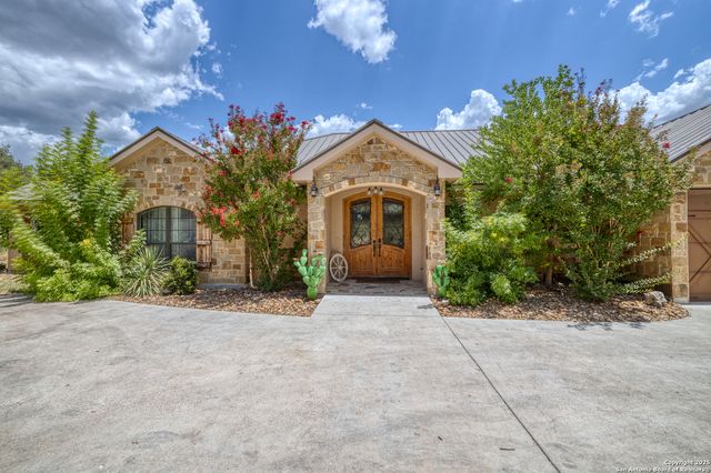 216 skipping stone, Concan, TX 78838