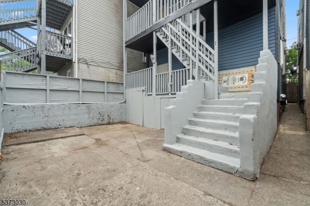 92 Mercer St, Paterson City, NJ 07524