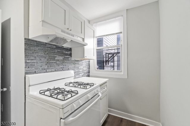 92 Mercer St, Paterson City, NJ 07524