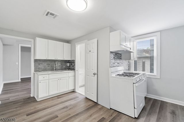 92 Mercer St, Paterson City, NJ 07524