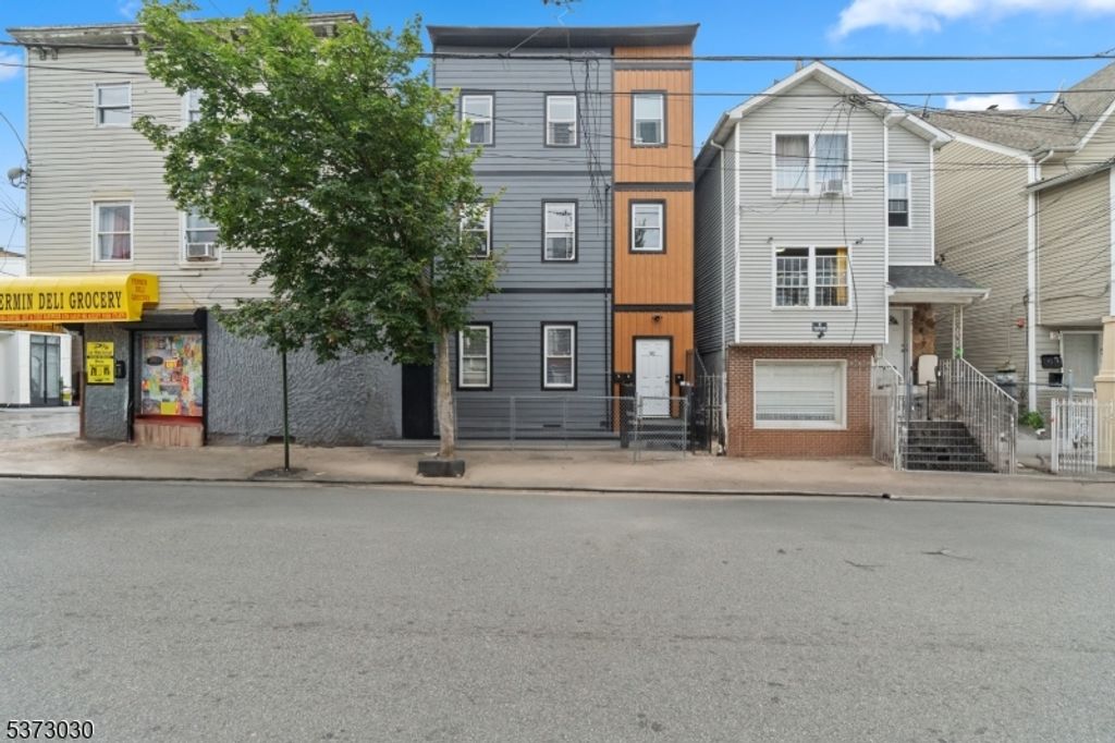 92 Mercer St, Paterson City, NJ 07524