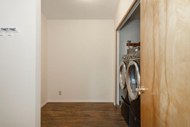 300 Colonial Drive, Grants Pass, OR 97526