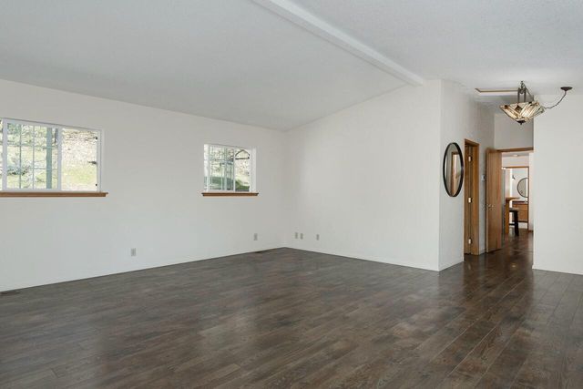 300 Colonial Drive, Grants Pass, OR 97526