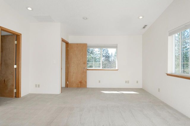 300 Colonial Drive, Grants Pass, OR 97526