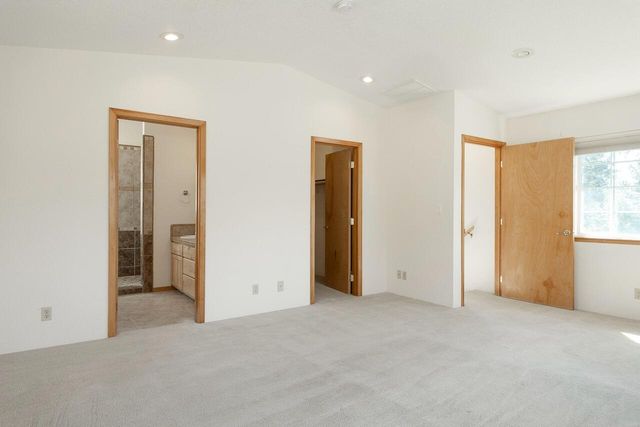 300 Colonial Drive, Grants Pass, OR 97526