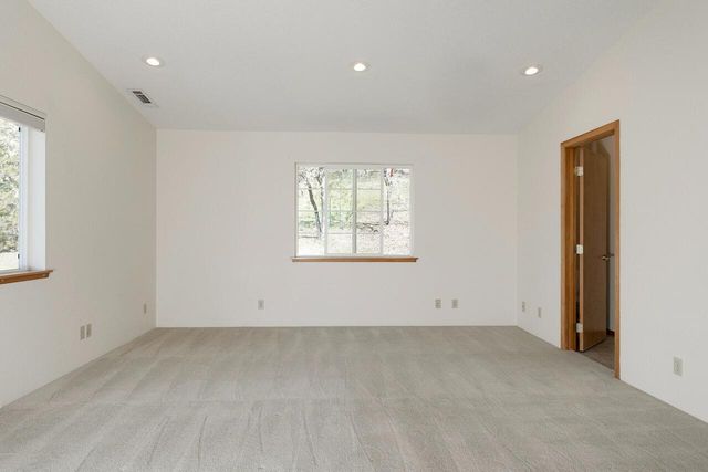 300 Colonial Drive, Grants Pass, OR 97526