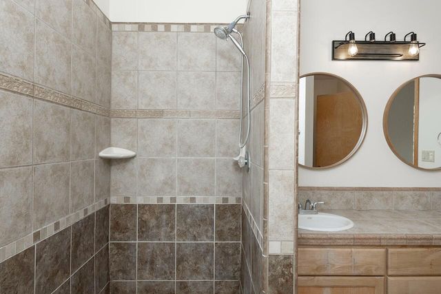 300 Colonial Drive, Grants Pass, OR 97526