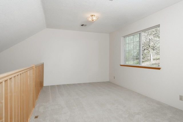 300 Colonial Drive, Grants Pass, OR 97526