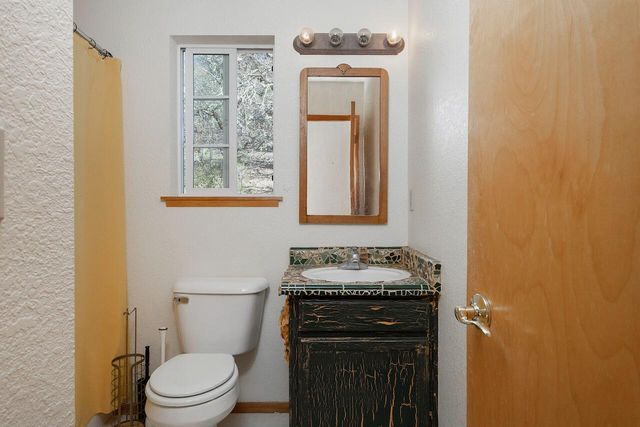 300 Colonial Drive, Grants Pass, OR 97526