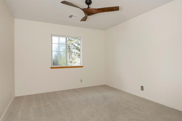 300 Colonial Drive, Grants Pass, OR 97526